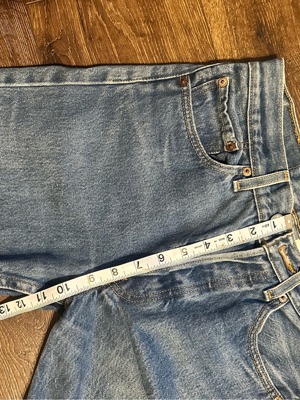 Vintage Levi's Women's High Rise Jeans - Classic Blue - Picture 13 of 15